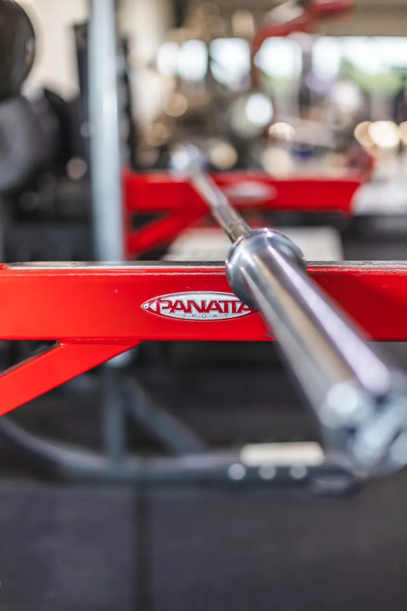 Barre olympique sur un banc Panatta